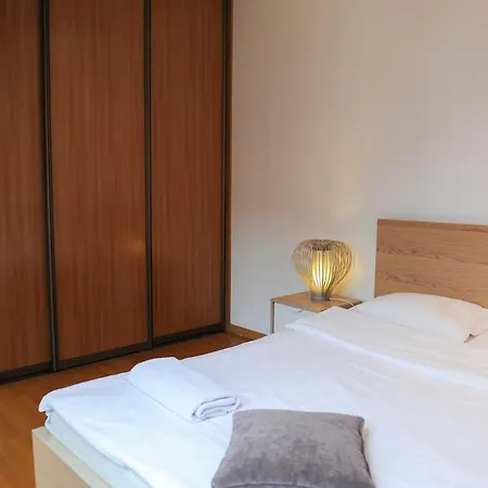 2 Private Floor 3bdr 1 Sofa Bed 8 Guests Appartamento *
