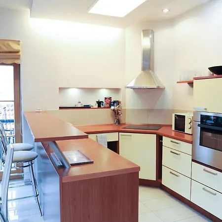 2 Private Floor 3bdr 1 Sofa Bed 8 Guests
