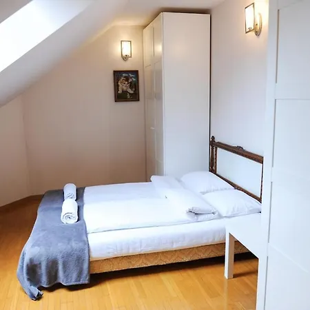2 Private Floor 3bdr 1 Sofa Bed 8 Guests